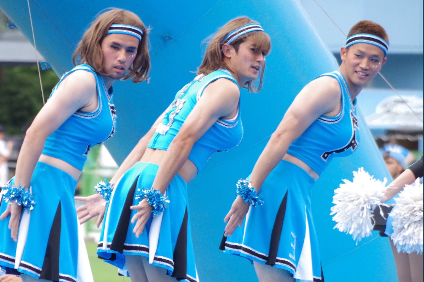 日職聯 川崎前鋒啦啦隊美男美女二合一球員扮女生慰勞球迷 香港01 即時體育