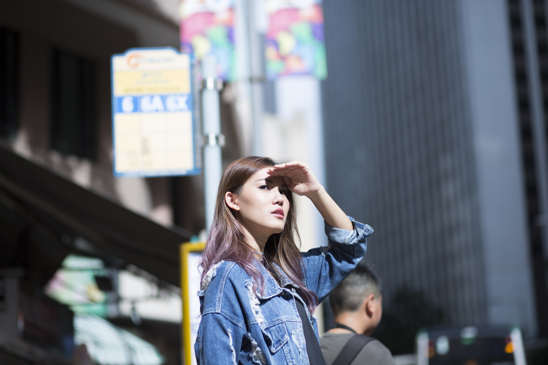 她自言不是主流美女,即使工作量不多,她仍愛事事問「為什麼」和質疑主流價值,敢言的性格讓她一直走在鋼線上,時常反思社會標準與行業規則,下一秒卻又擔心沒人再找自己工作。(楊程攝) 她自言不是主流美女,即使工作量不多,她仍愛事事問「為什麼」和質疑主流價值,敢言的性格讓她一直走在鋼線上,時常反思社會標準與行業規則,下一秒卻又擔心沒人再找自己工作。(楊程攝)