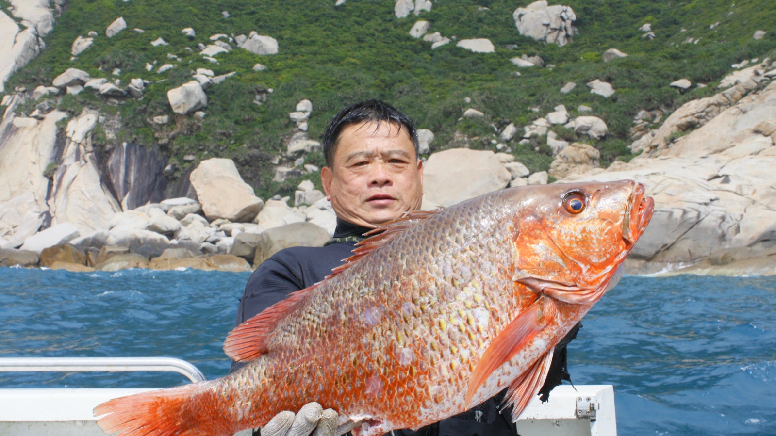 【海上奇人】一隻快艇一把槍 白沙灣蟹哥:打一季魚賺廿幾萬 【海上奇人】一隻快艇一把槍 白沙灣蟹哥:打一季魚賺廿幾萬