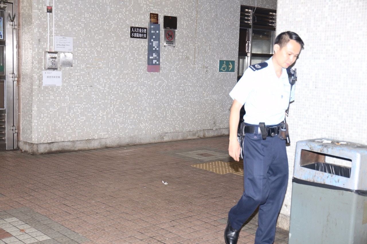 警員到現場調查。