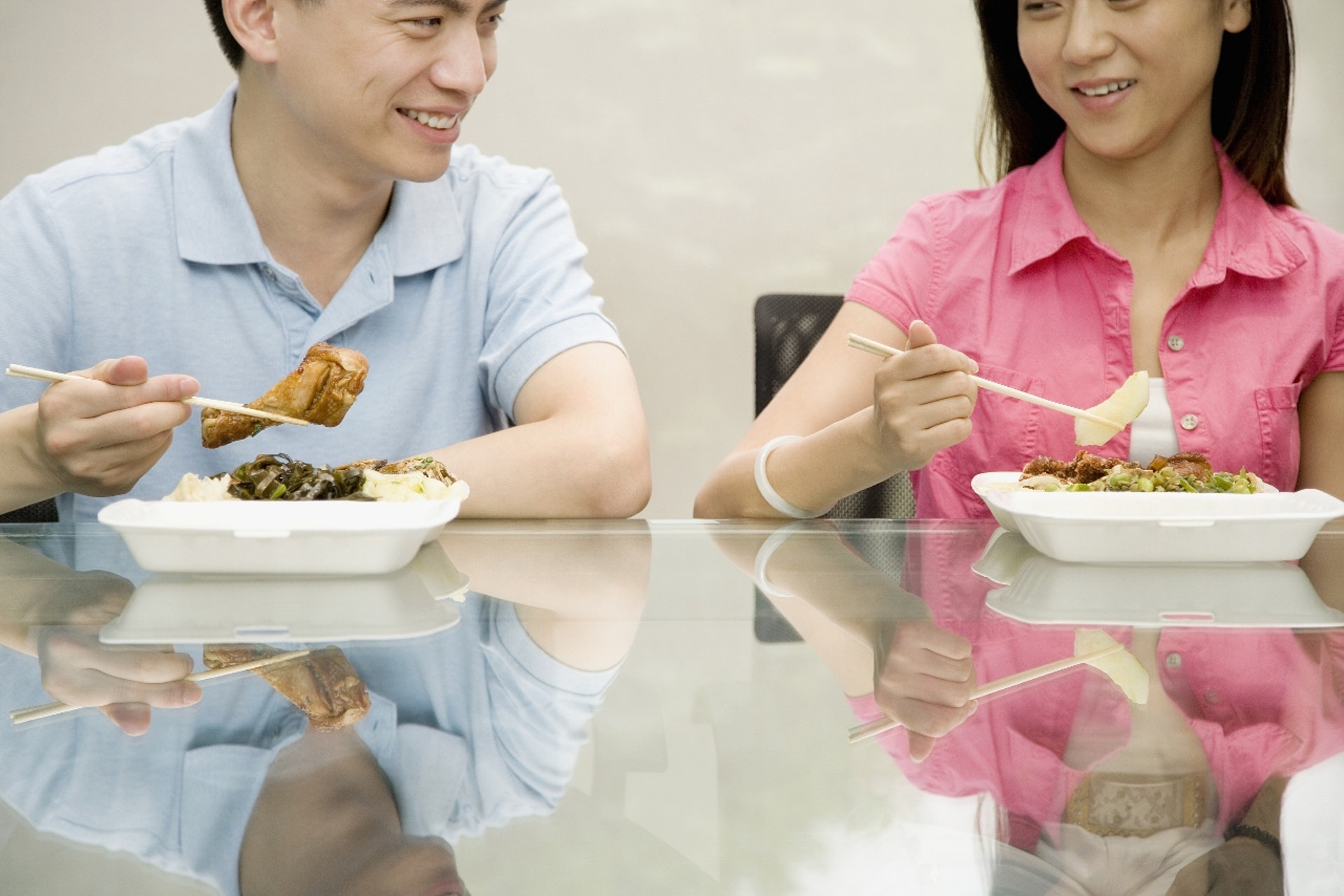 做唔停,有飯都食唔到,原來也不一定可以打包拿走的,因為分分鐘會惹出禍。(視覺中國) 做唔停,有飯都食唔到,原來也不一定可以打包拿走的,因為分分鐘會惹出禍。(視覺中國)