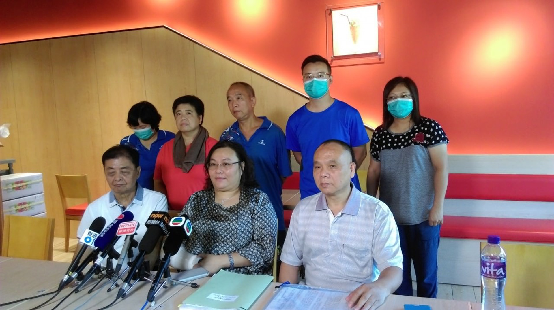 興德學校校長陳章萍現身記者會反駁指控,不承認學校有「影子學生」。(資料圖片) 興德學校校長陳章萍現身記者會反駁指控,不承認學校有「影子學生」。(資料圖片)