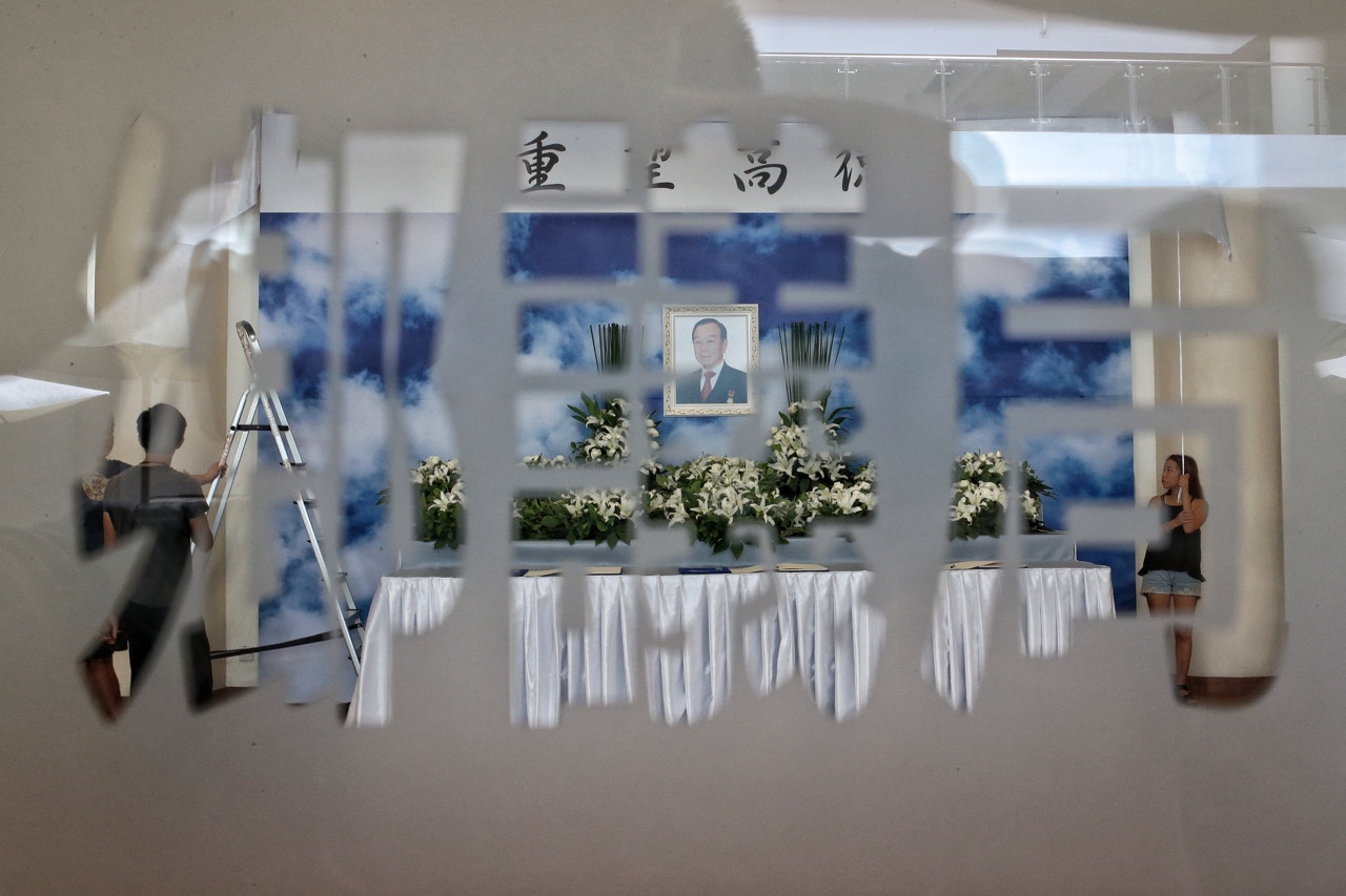 石門鄉議局大樓在8月11日至17日設弔唁處，安排不同人士悼念劉皇發。（羅君豪攝）