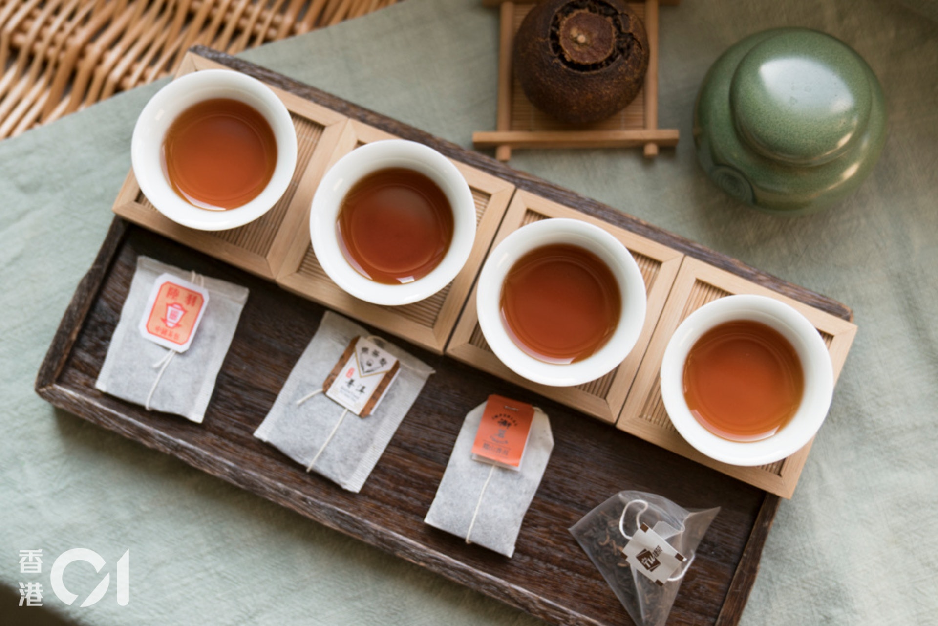 早前比較了市面4款普洱茶包，（由左至右）包括陸羽、樂茶聚、御茗及捷榮，當中樂茶聚各樣得分最高，不過近年已下架，絕跡市面，原因不詳。