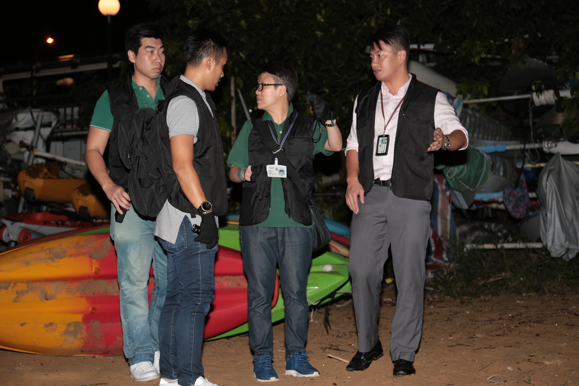 數名探員在沙下石灘進行調查。(余睿菁攝) 數名探員在沙下石灘進行調查。(余睿菁攝)