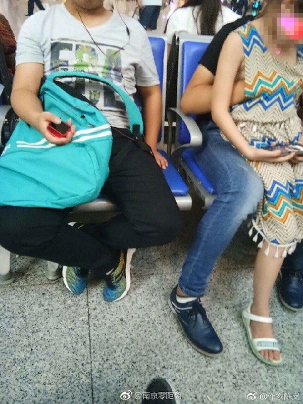 南京男涉當眾摸胸猥褻女童。（網絡圖片）