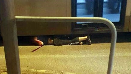 天水圍單車男遭巴士捲車底拖行重創 警揭傷者涉違法庭令被捕 天水圍單車男遭巴士捲車底拖行重創 警揭傷者涉違法庭令被捕
