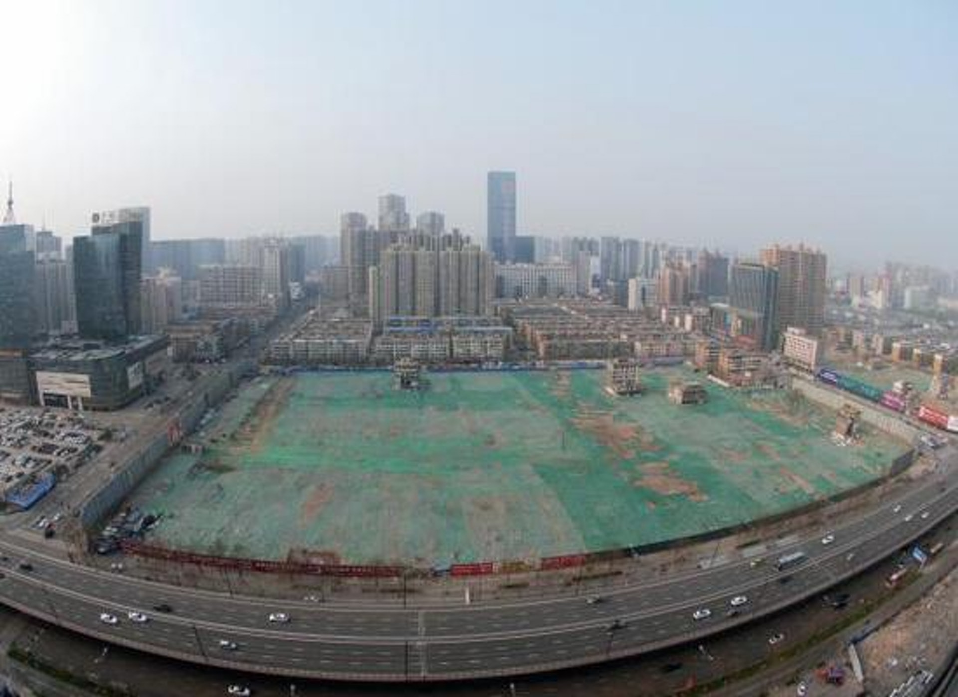 親賢村的拆遷工作已告一段落,但至今仍有3戶「釘子戶」,韓老太太是其中之一。(中國經濟周刊) 親賢村的拆遷工作已告一段落,但至今仍有3戶「釘子戶」,韓老太太是其中之一。(中國經濟周刊)