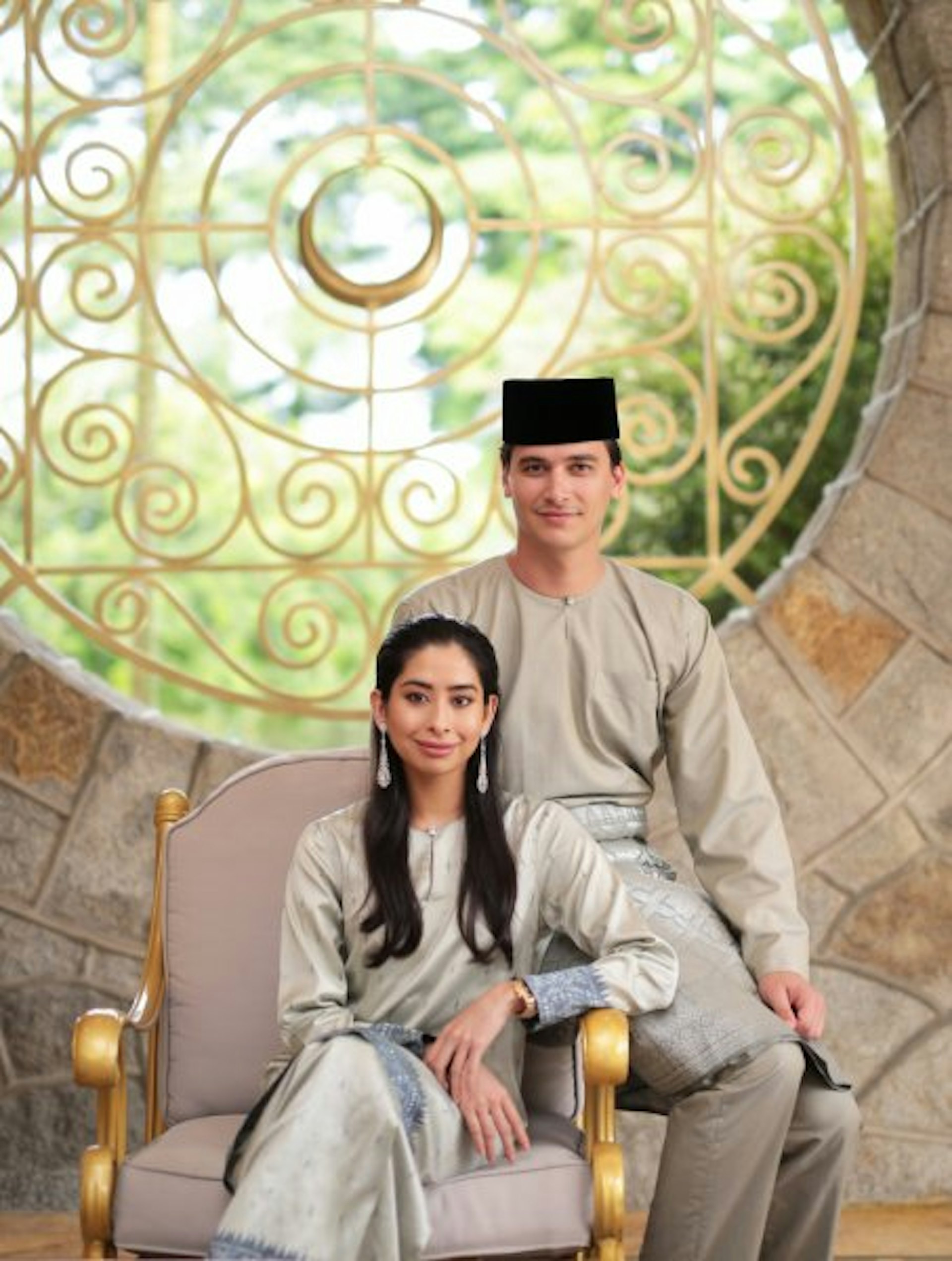柔佛州公主Tunku Tun Aminah Sultan Ibrahim與荷蘭男Dennis Muhammad Abdullah三年前在咖啡室邂逅。(Royal Press Office 圖片) 柔佛州公主Tunku Tun Aminah Sultan Ibrahim與荷蘭男Dennis Muhammad Abdullah三年前在咖啡室邂逅。(Royal Press Office 圖片)