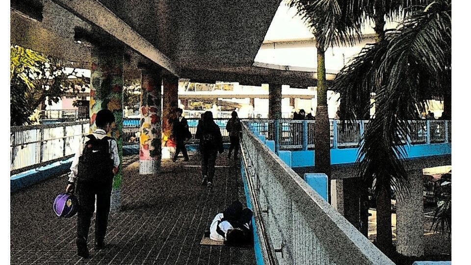 帶學生模擬露宿被罵「教做乞衣」 老師:可體會社會不公 帶學生模擬露宿被罵「教做乞衣」 老師:可體會社會不公