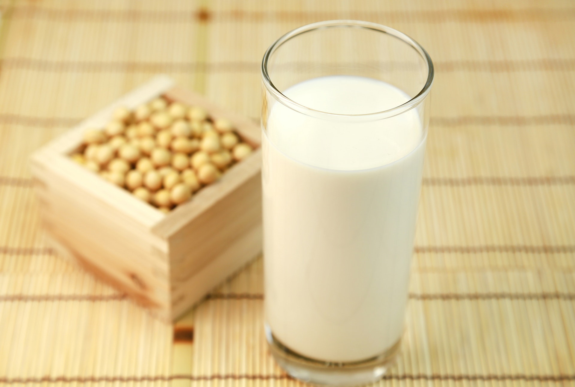 豆漿富含鈣質，是攝取鈣的來源之一。（視覺中國）