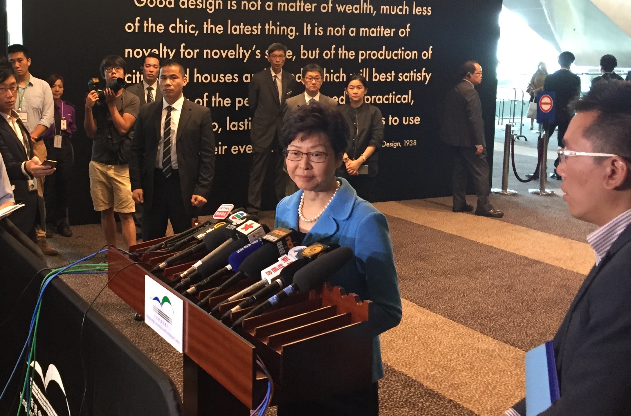 林鄭月娥出席活動後表示，日前港澳同受颱風吹襲，已向澳門特首崔世安表達慰問。（莊恭南攝）