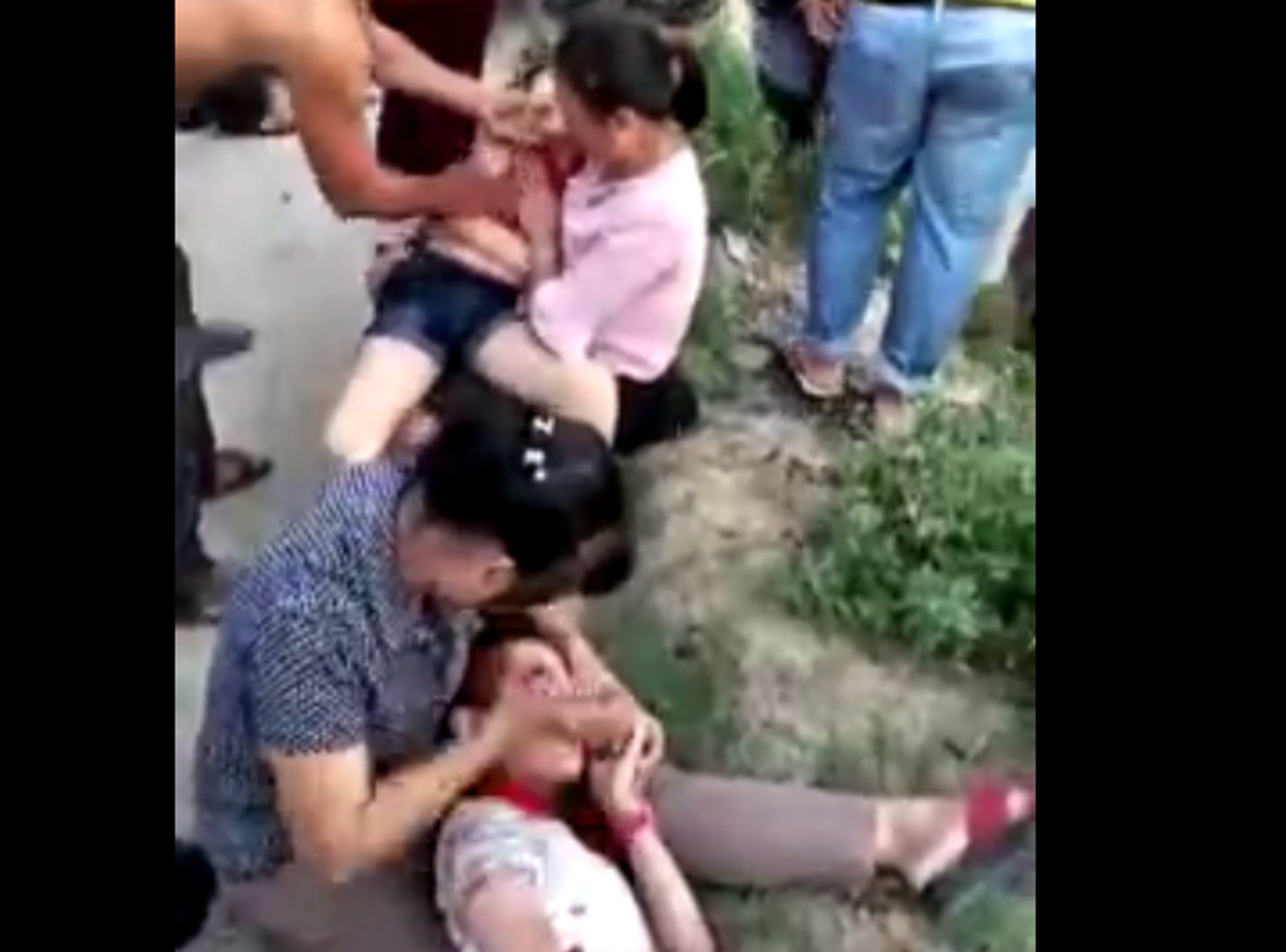 福建莆田保母車失事墮河,網傳載有司機連學童31人,至少16死 。 福建莆田保母車失事墮河,網傳載有司機連學童31人,至少16死 。