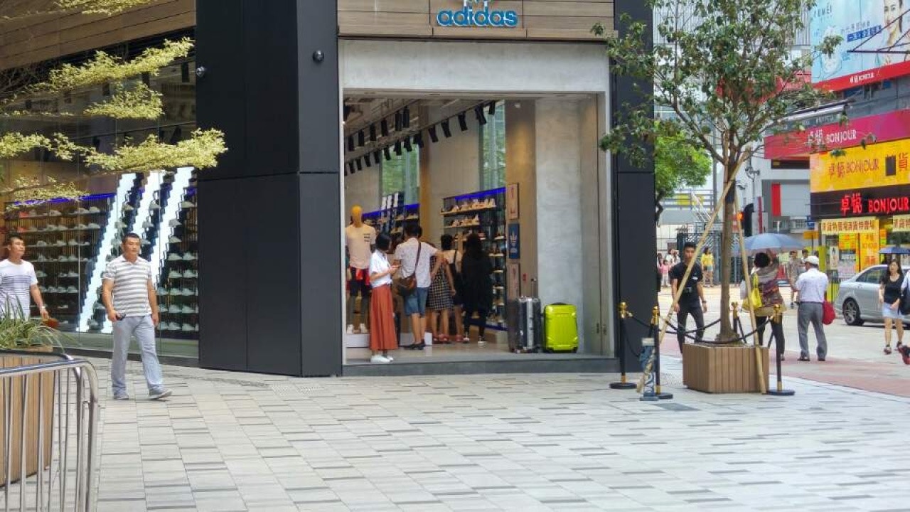 旺角波鞋街的重建項目，外界批與最初提出以「體育用品城」概念設計的新商場有所出入。（資料圖片）