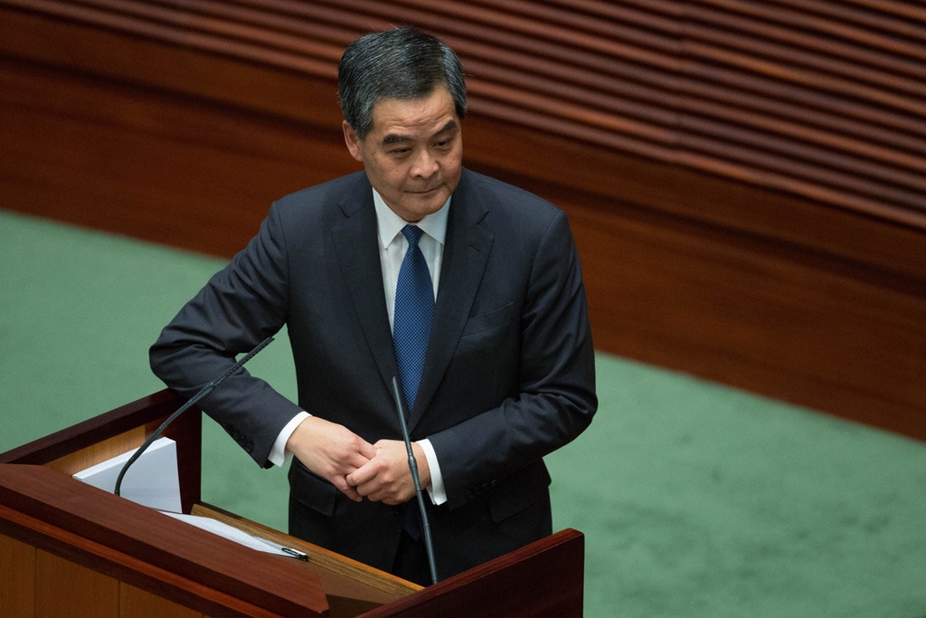 梁振英缺席行會　就黃毓民擲杯案上庭作證