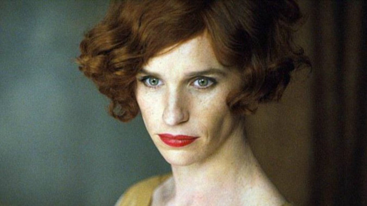 金像影帝艾迪烈柏尼(Eddie Redmayne)在《丹麥女孩》中飾演史上首位有紀錄的變性人。(《丹麥女孩》官方劇照) 金像影帝艾迪烈柏尼(Eddie Redmayne)在《丹麥女孩》中飾演史上首位有紀錄的變性人。(《丹麥女孩》官方劇照)