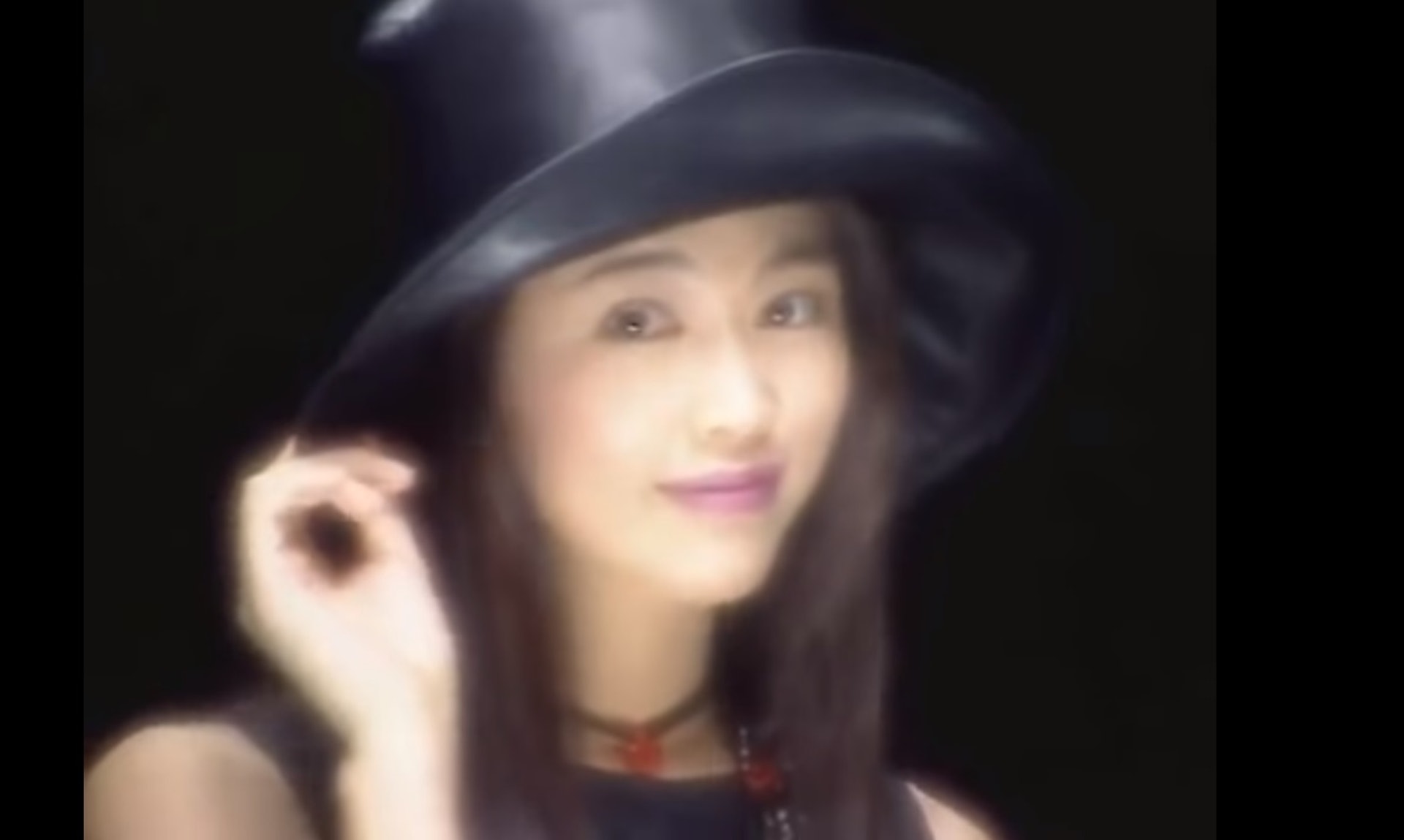 王馨平首本名曲《別問我是誰》你一定聽過。