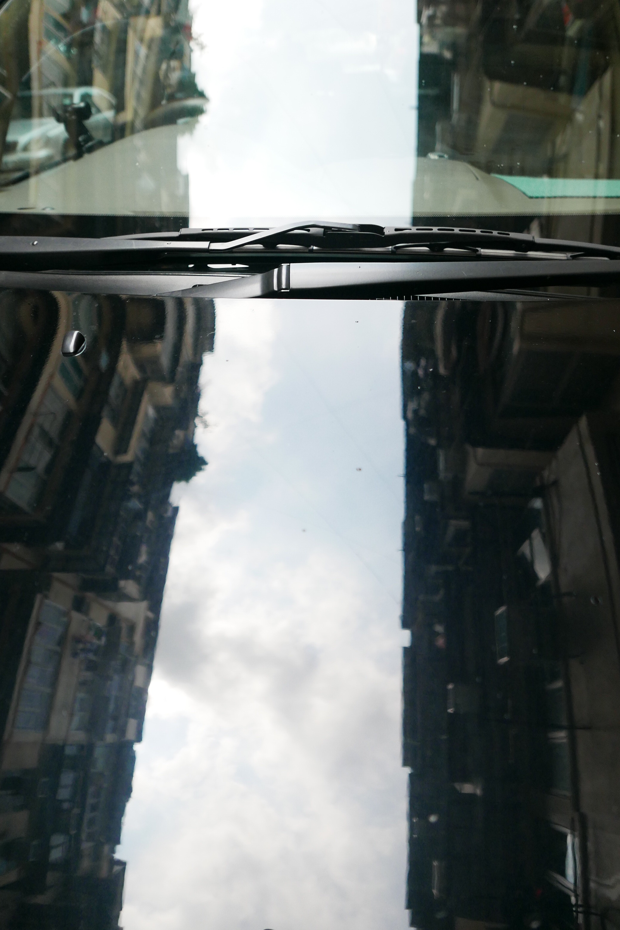 鴻福街以前是街市，後來一個個廿幾歲「車房仔」來進駐，才發展出一條車房街。