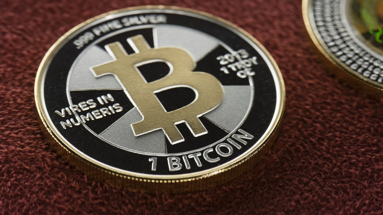 內地比特幣平台9月底暫停交易幣價暴跌36%