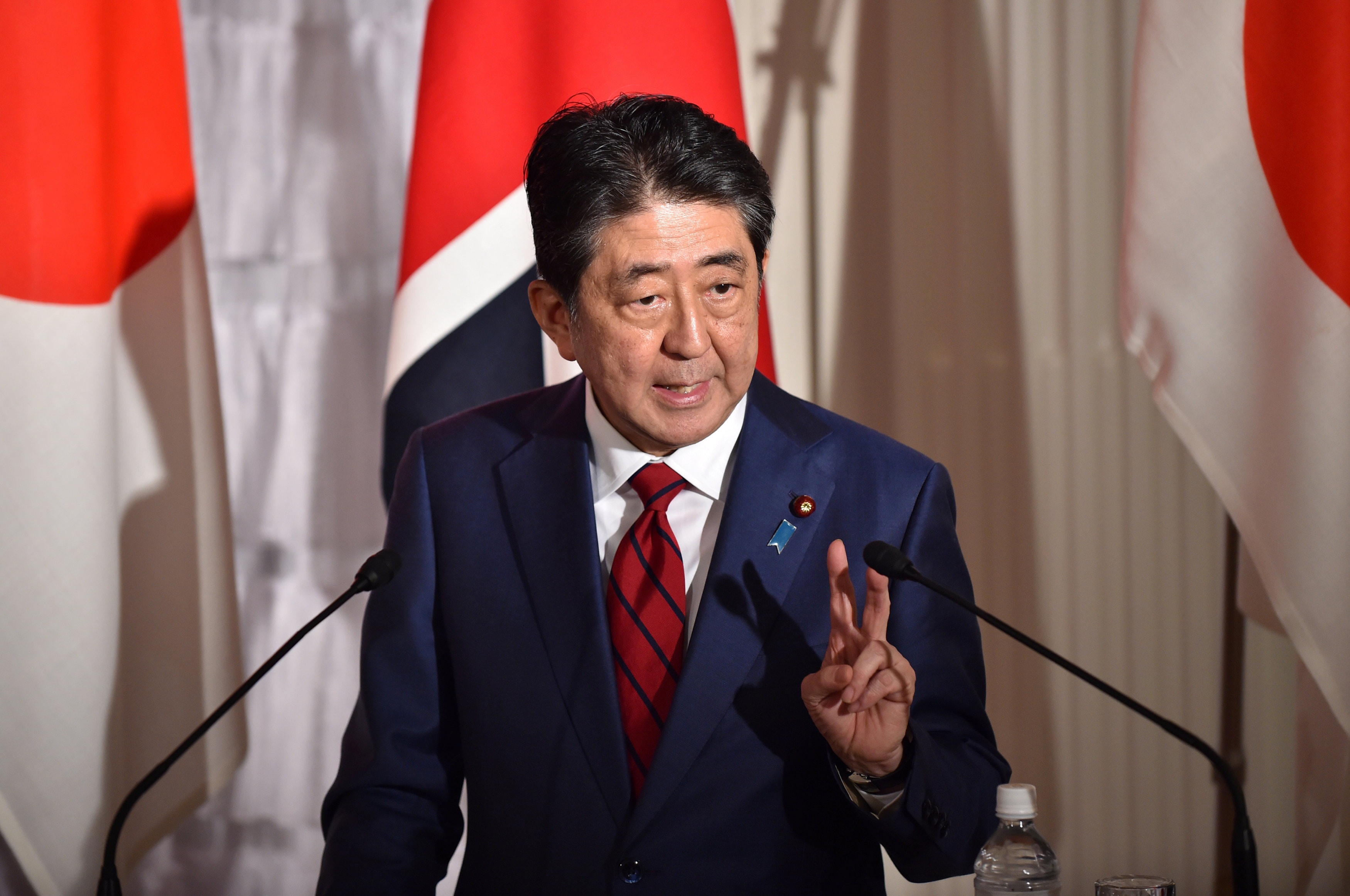 日本首相安倍晉三趁內閣支持度升　將提解散眾議院盡早舉行大選