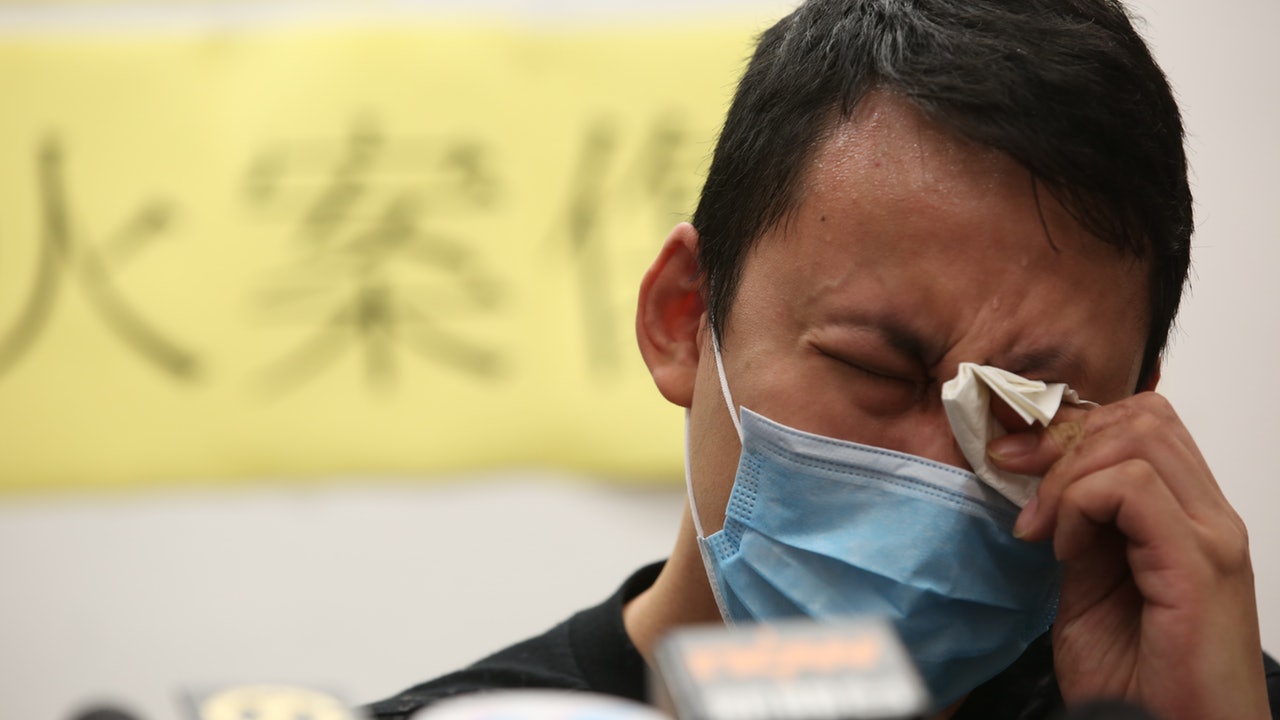 【港鐵縱火案】鄭先生狂撳400次嗎啡止痛 女傷者無法站立逾60秒 【港鐵縱火案】鄭先生狂撳400次嗎啡止痛 女傷者無法站立逾60秒