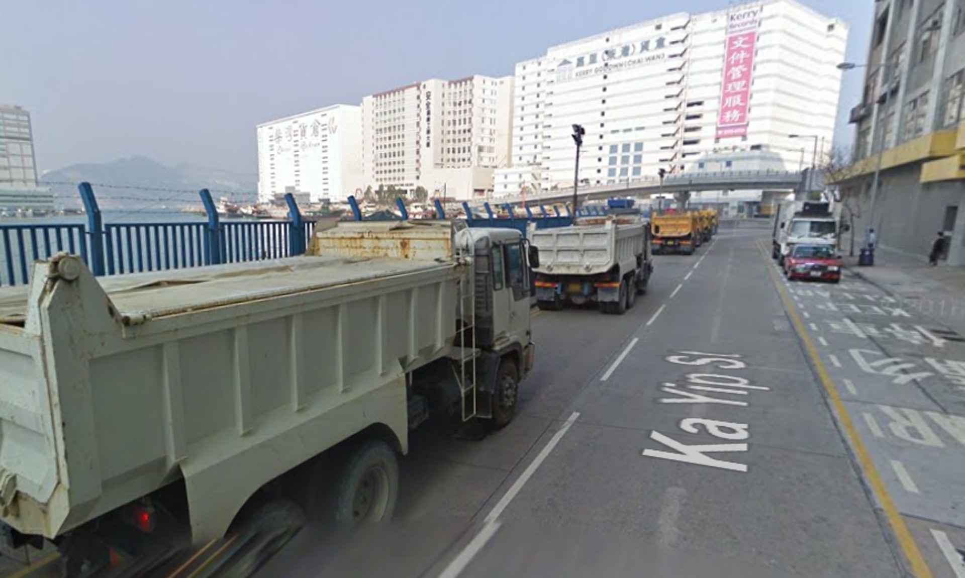 柴灣的嘉業街上有不少泥頭車。(google map) 柴灣的嘉業街上有不少泥頭車。(google map)