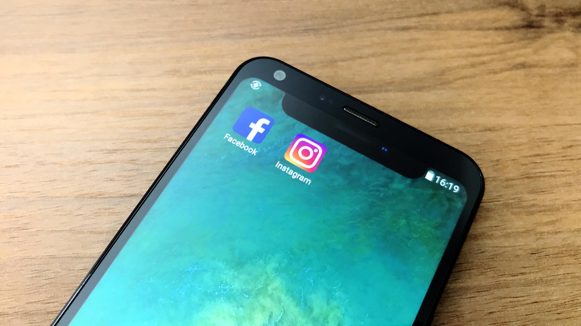 這不是iPhone X Android軟件讓你率先「享受」不規則屏幕設計 這不是iPhone X Android軟件讓你率先「享受」不規則屏幕設計