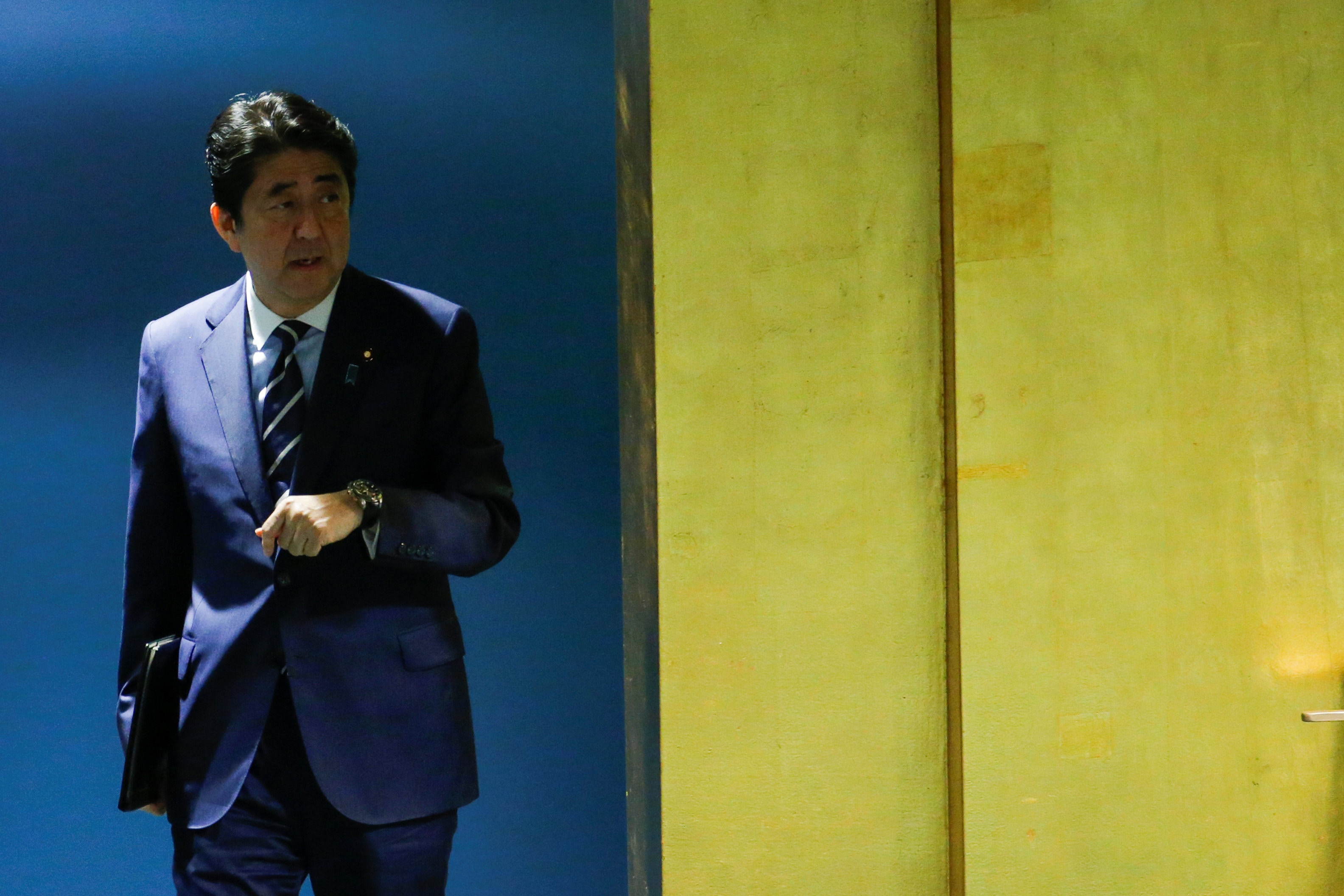 安倍現正出席聯合國大會會議，回國後將會為解散眾議院舉行大選報署。（視覺中國）