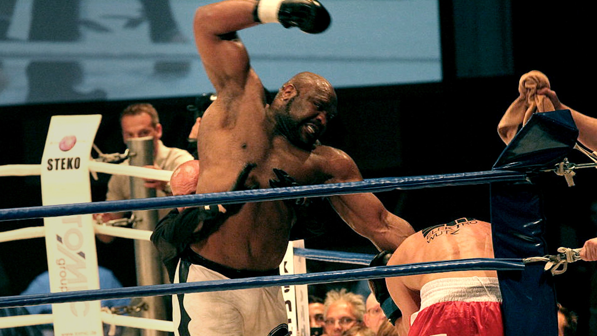 愈來愈搵笨:一出場就輸的Bob Sapp 愈來愈搵笨:一出場就輸的Bob Sapp