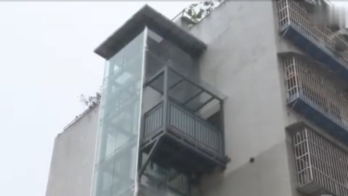 【一梯一伙】嫌行樓梯太累 重慶土豪業主建「獨家電梯」直達6樓 【一梯一伙】嫌行樓梯太累 重慶土豪業主建「獨家電梯」直達6樓