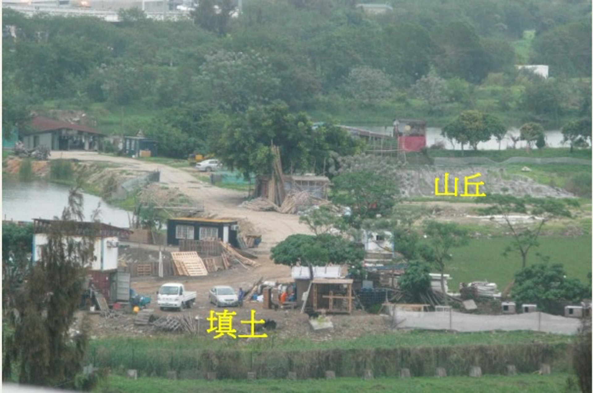 落馬洲支線濕地的填土工程鄰近黑臉琵鷺棲息地,環團憂慮泥水會破壞高生態價值生境。(基金會提供) 落馬洲支線濕地的填土工程鄰近黑臉琵鷺棲息地,環團憂慮泥水會破壞高生態價值生境。(基金會提供)