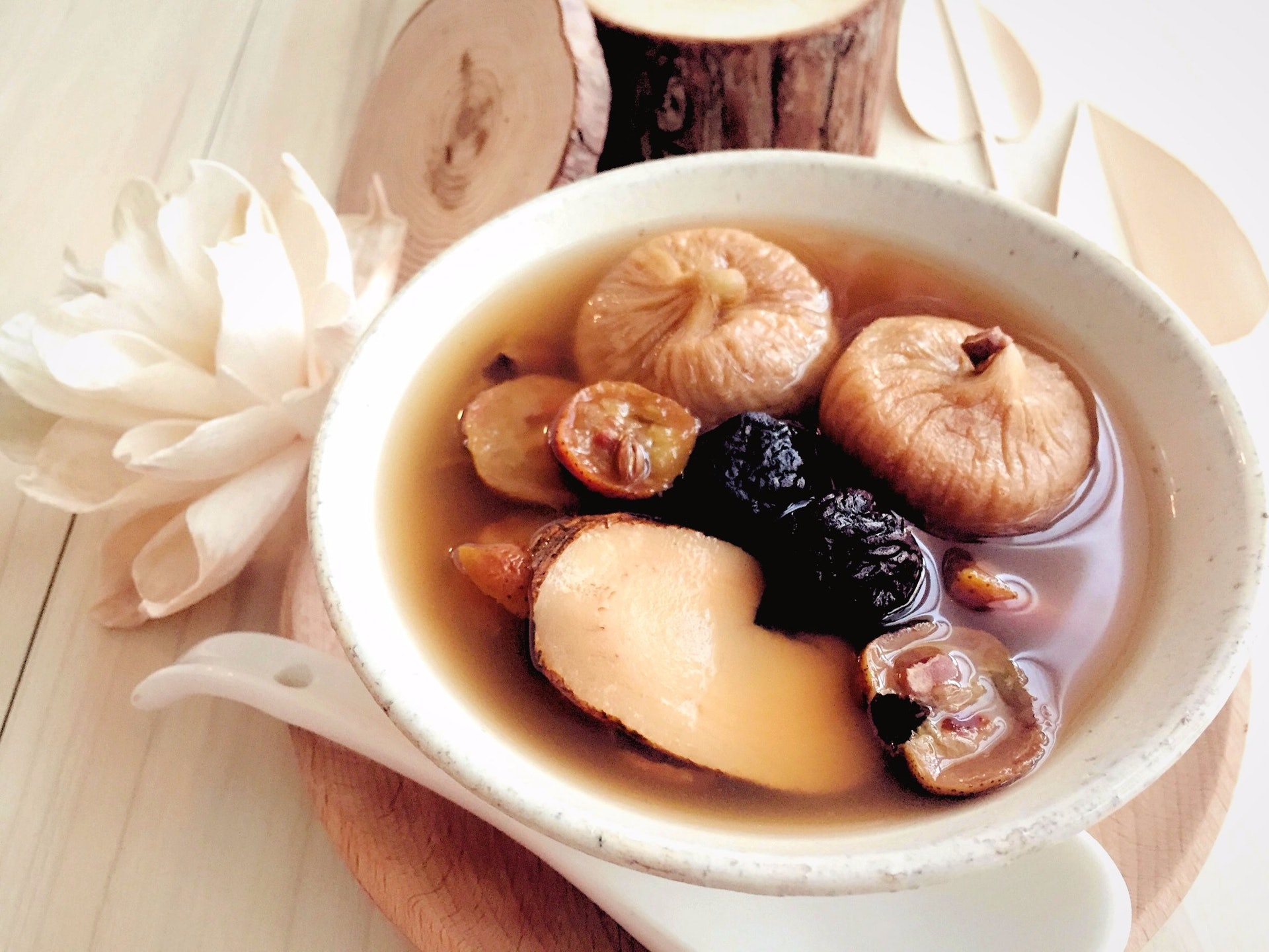 無花果乾最宜煲湯,清甜潤肺。(尹嘉蔚攝) 無花果乾最宜煲湯,清甜潤肺。(尹嘉蔚攝)