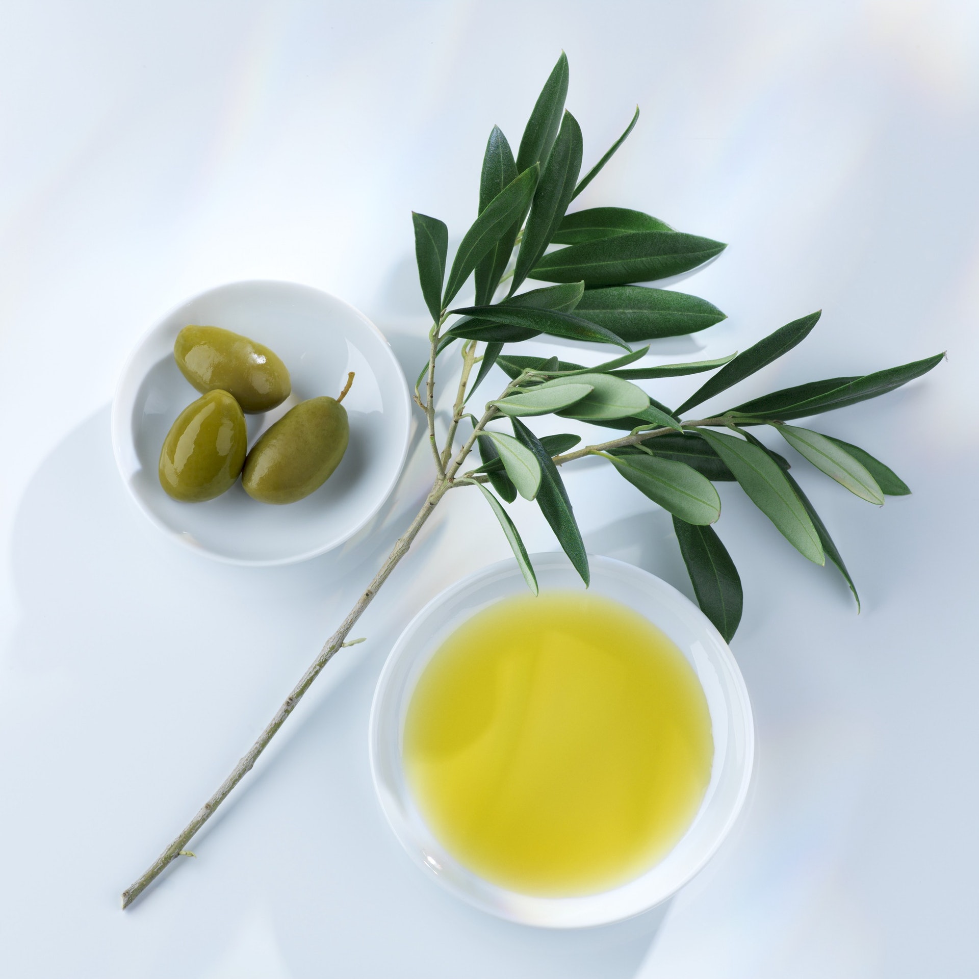 特級橄欖油(Extra Virgin Olive Oil)在色澤及風味上亦無瑕疵,適合用來做護膚產品。(VCG) 特級橄欖油(Extra Virgin Olive Oil)在色澤及風味上亦無瑕疵,適合用來做護膚產品。(VCG)