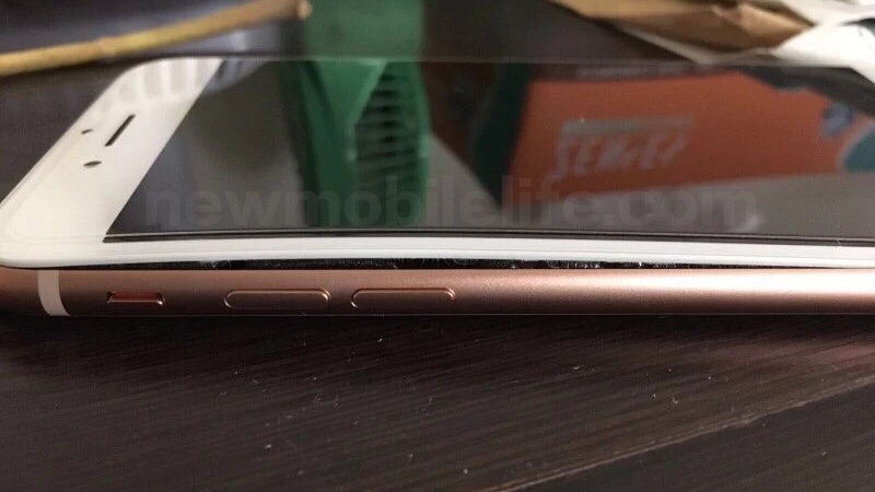 【iPhone 8】香港首宗個案! 新機充電時電池膨脹 螢幕曲起爆開 【iPhone 8】香港首宗個案! 新機充電時電池膨脹 螢幕曲起爆開