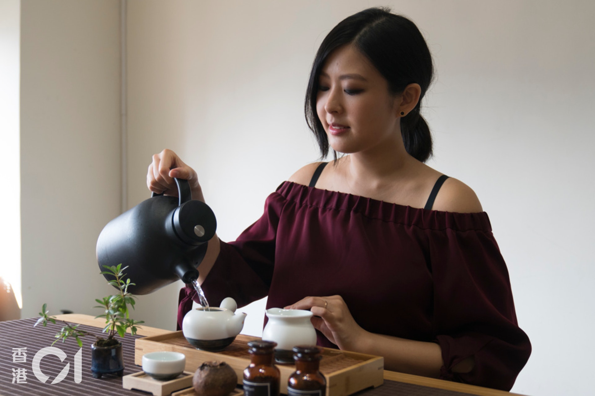 茶道，一種以茶為媒的生活禮儀，透過茶理、茶藝及茶禮構成。