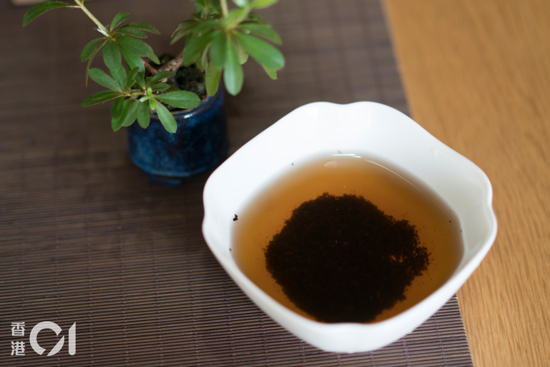 泡茶葉後，餘下浸濕的茶葉稱為｢茶渣｣或｢葉底｣。