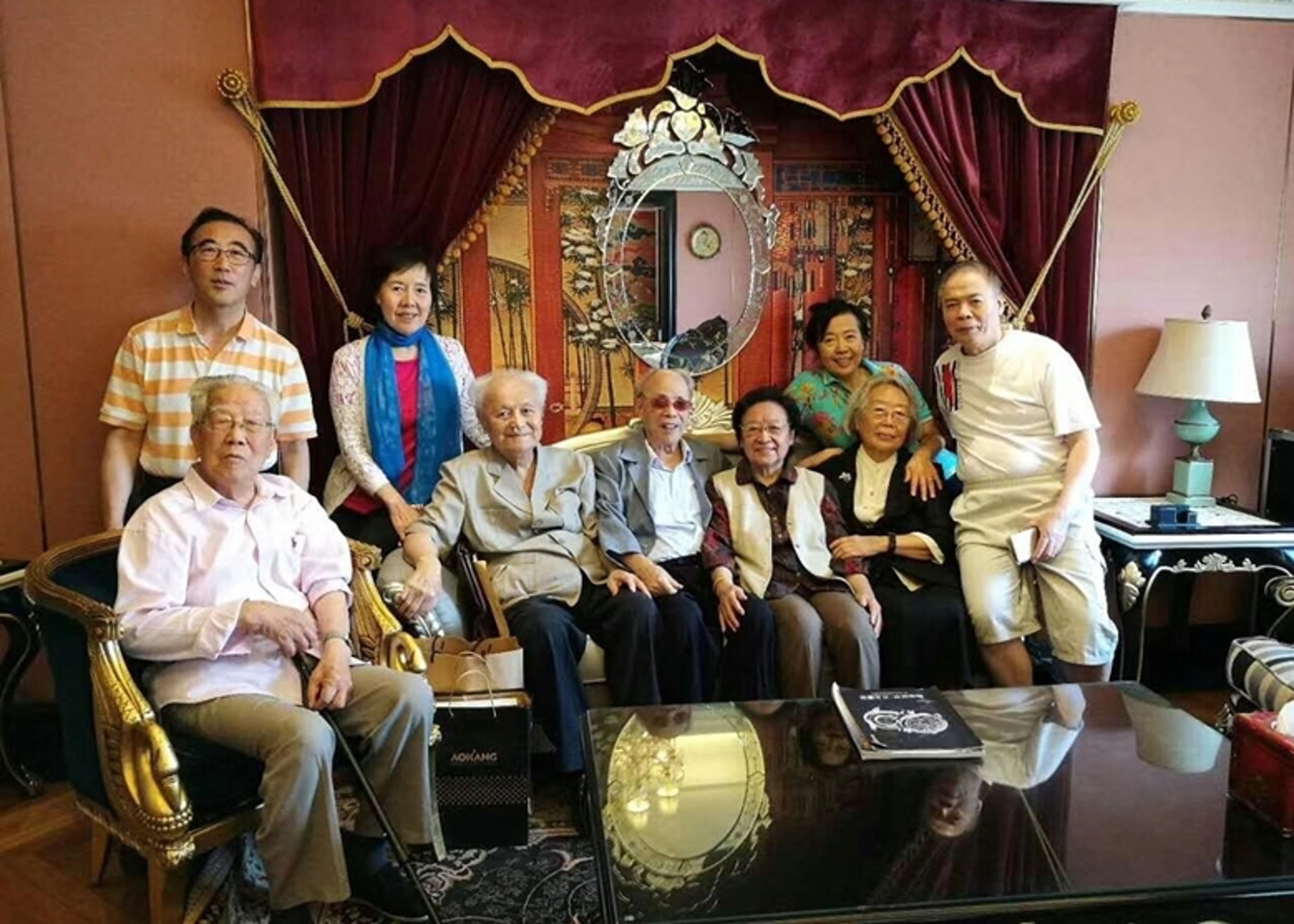 李銳(前左二)早前曾與及杜導正等人聚會。(《炎黃春秋》前執行主編吳偉微信圖片) 李銳(前左二)早前曾與及杜導正等人聚會。(《炎黃春秋》前執行主編吳偉微信圖片)