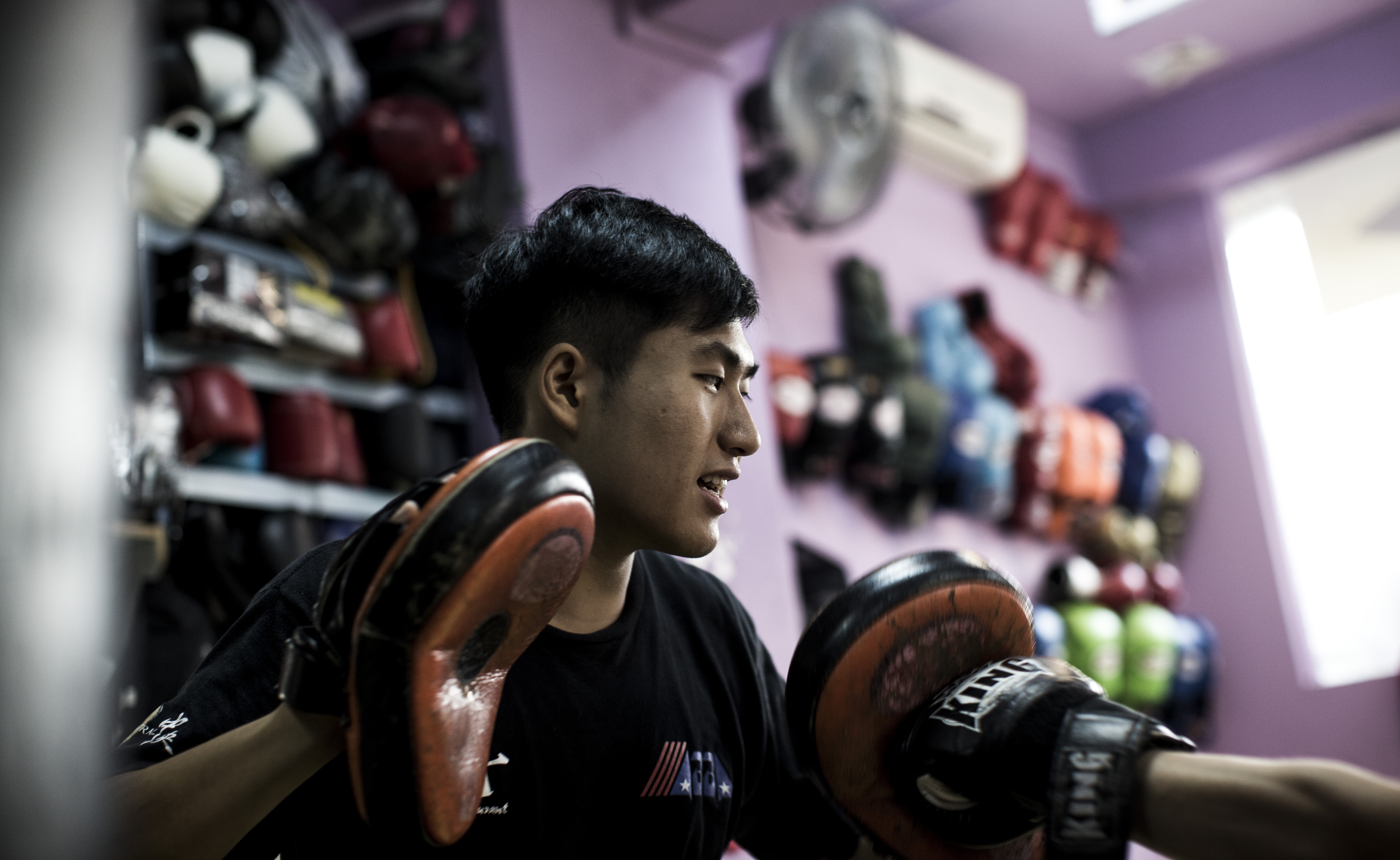 全職教拳收入萬餘昔日肥仔減50磅打拳追夢：25歲前贏冠軍腰帶！