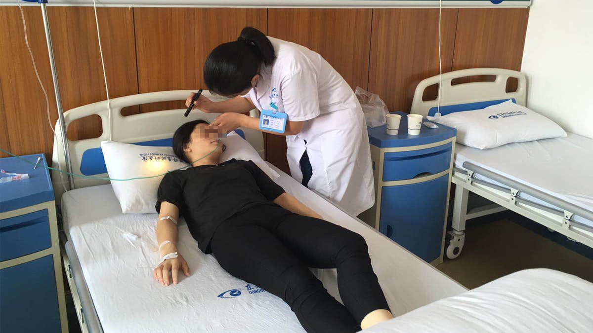 晝夜狂打王者榮耀 21歲東莞女右眼突失明無光感:我後悔了 晝夜狂打王者榮耀 21歲東莞女右眼突失明無光感:我後悔了
