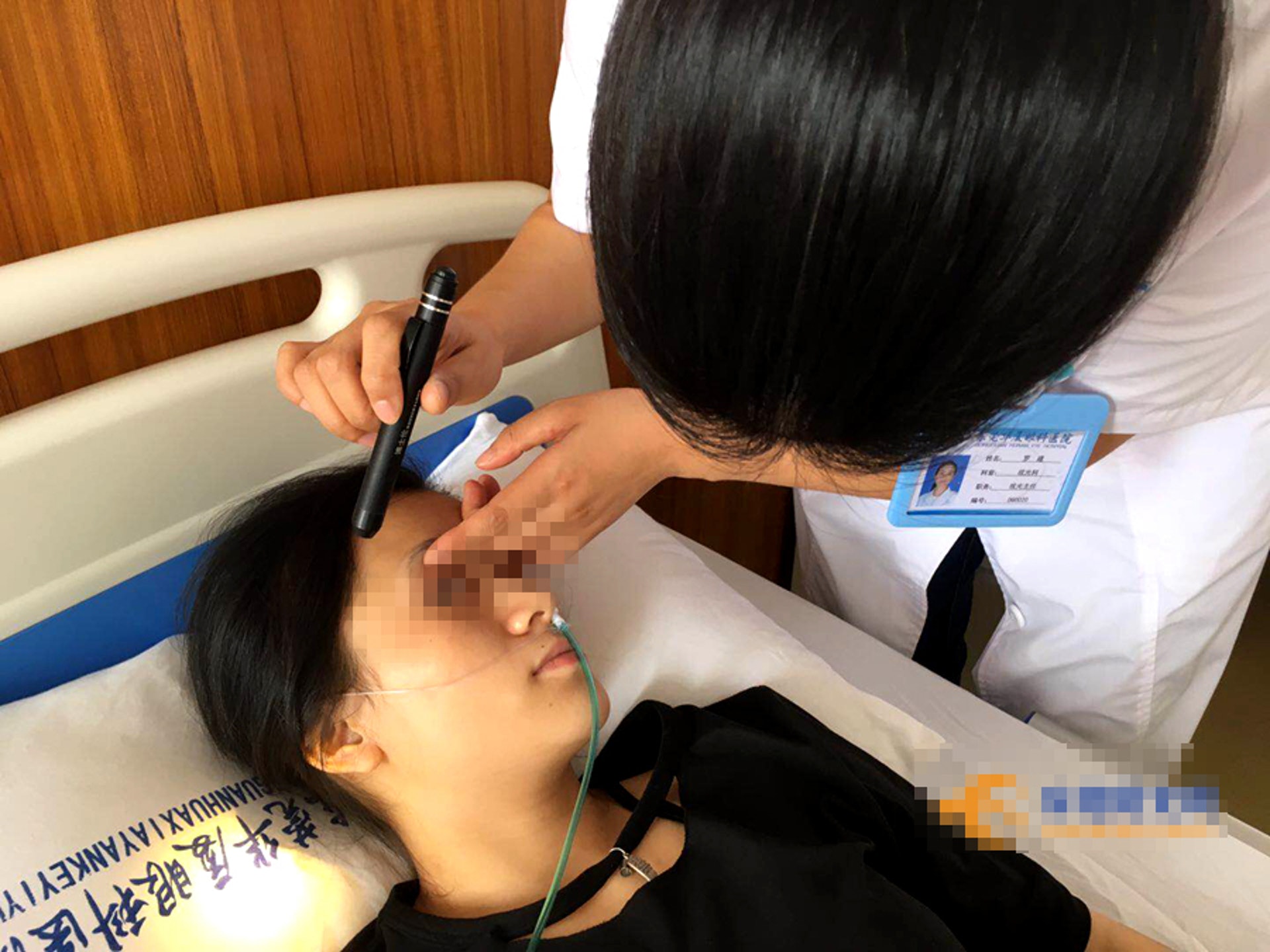 病人的右眼現時對光沒有反應。(網上圖片) 病人的右眼現時對光沒有反應。(網上圖片)