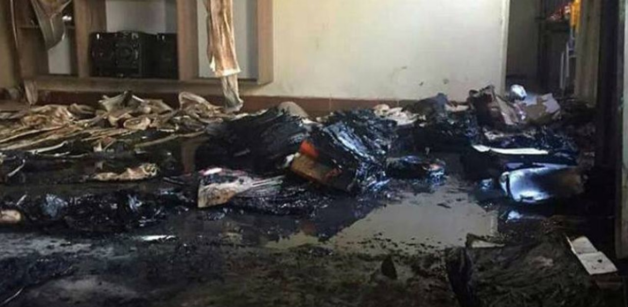 肇事幼兒園事後凌亂一片,用戶和雜物被煙燻成黑色。(Twitter圖片) 肇事幼兒園事後凌亂一片,用戶和雜物被煙燻成黑色。(Twitter圖片)