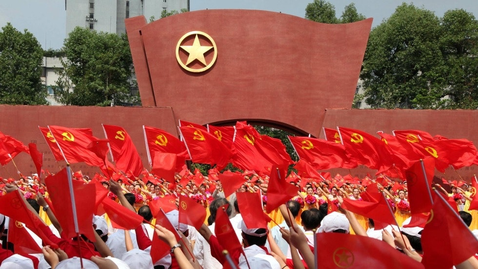 【真假共青團】Twitter冒名帳號戲謔背後的「共青團邏輯」 【真假共青團】Twitter冒名帳號戲謔背後的「共青團邏輯」