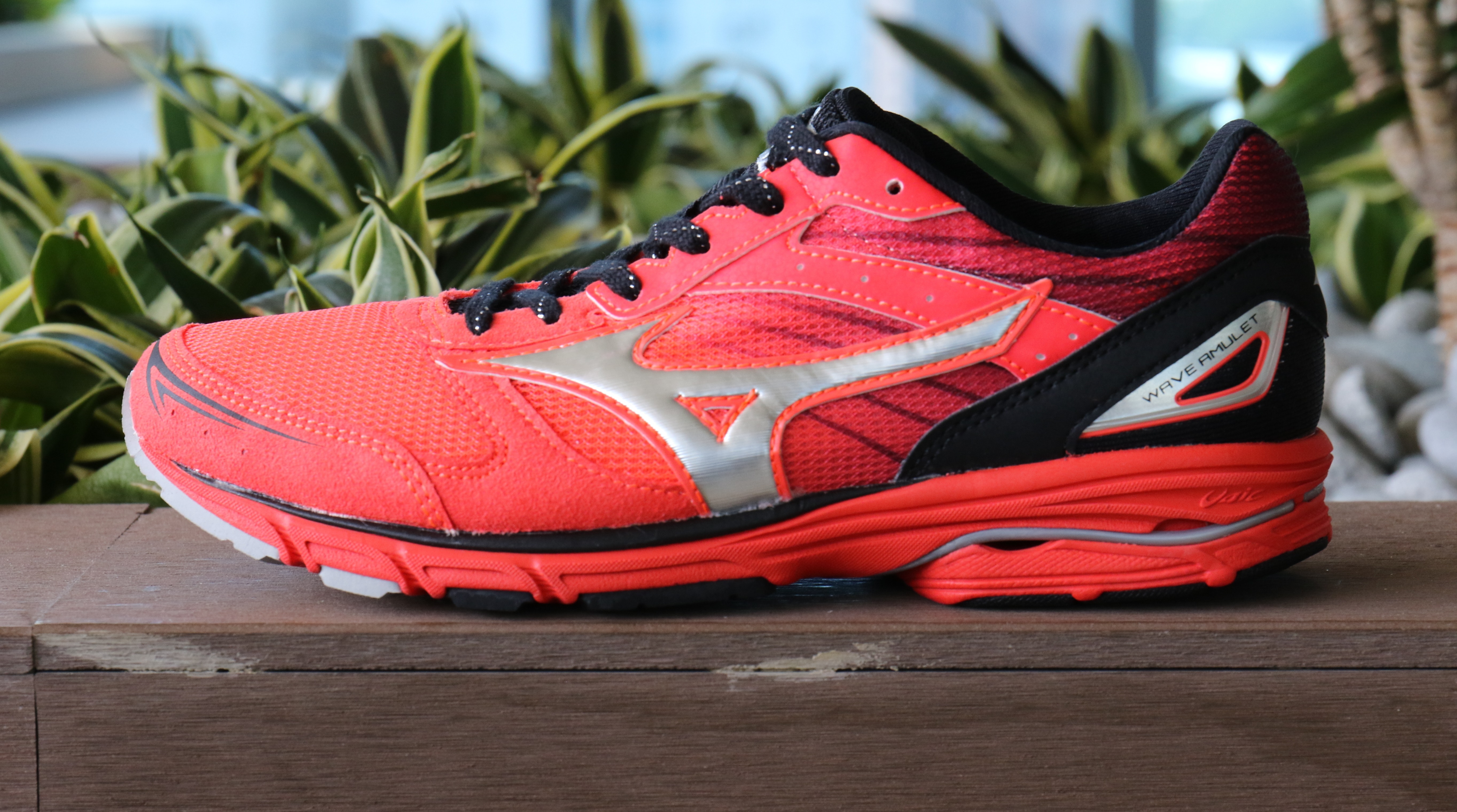 mizuno wave amulet 7