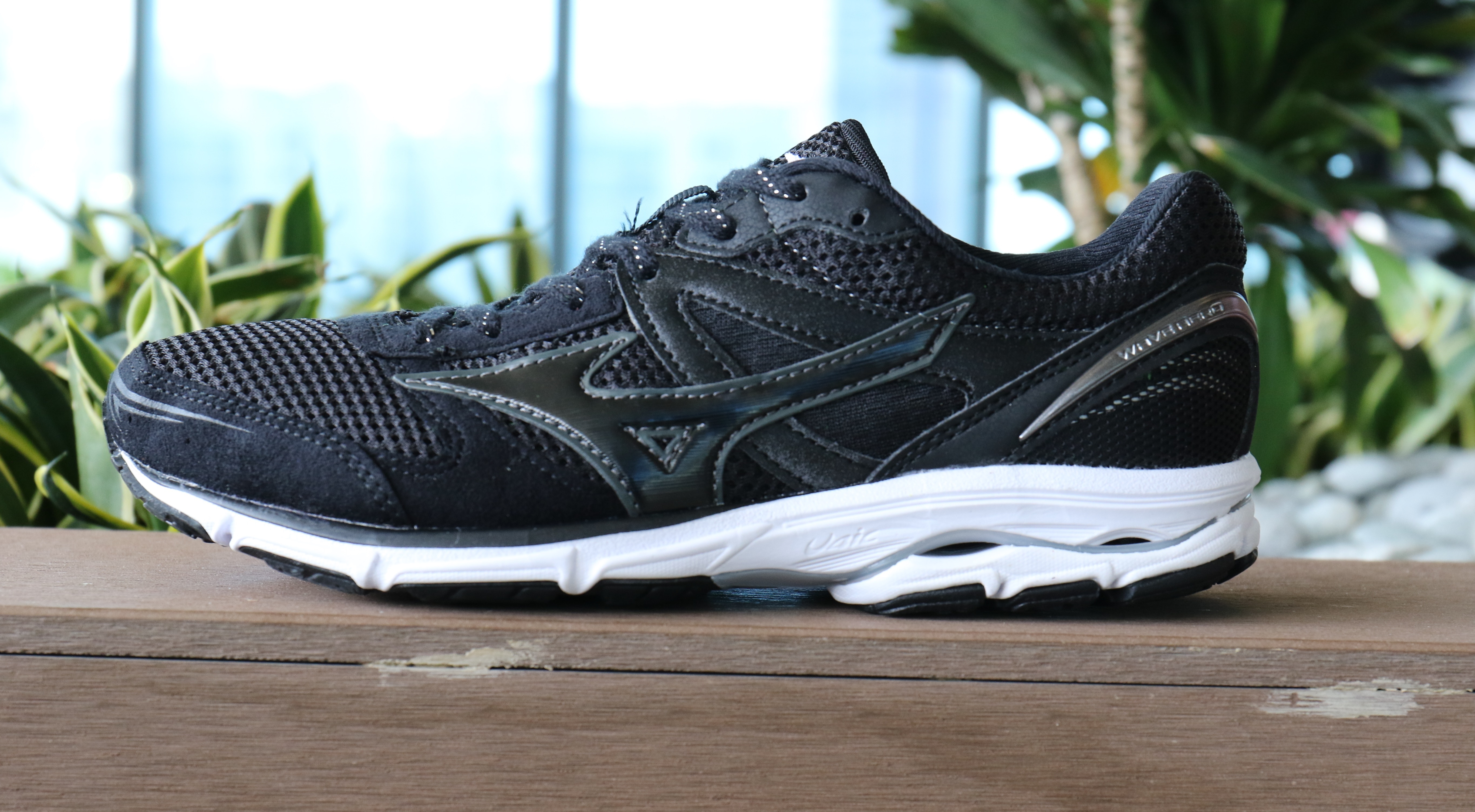 mizuno wave amulet 7