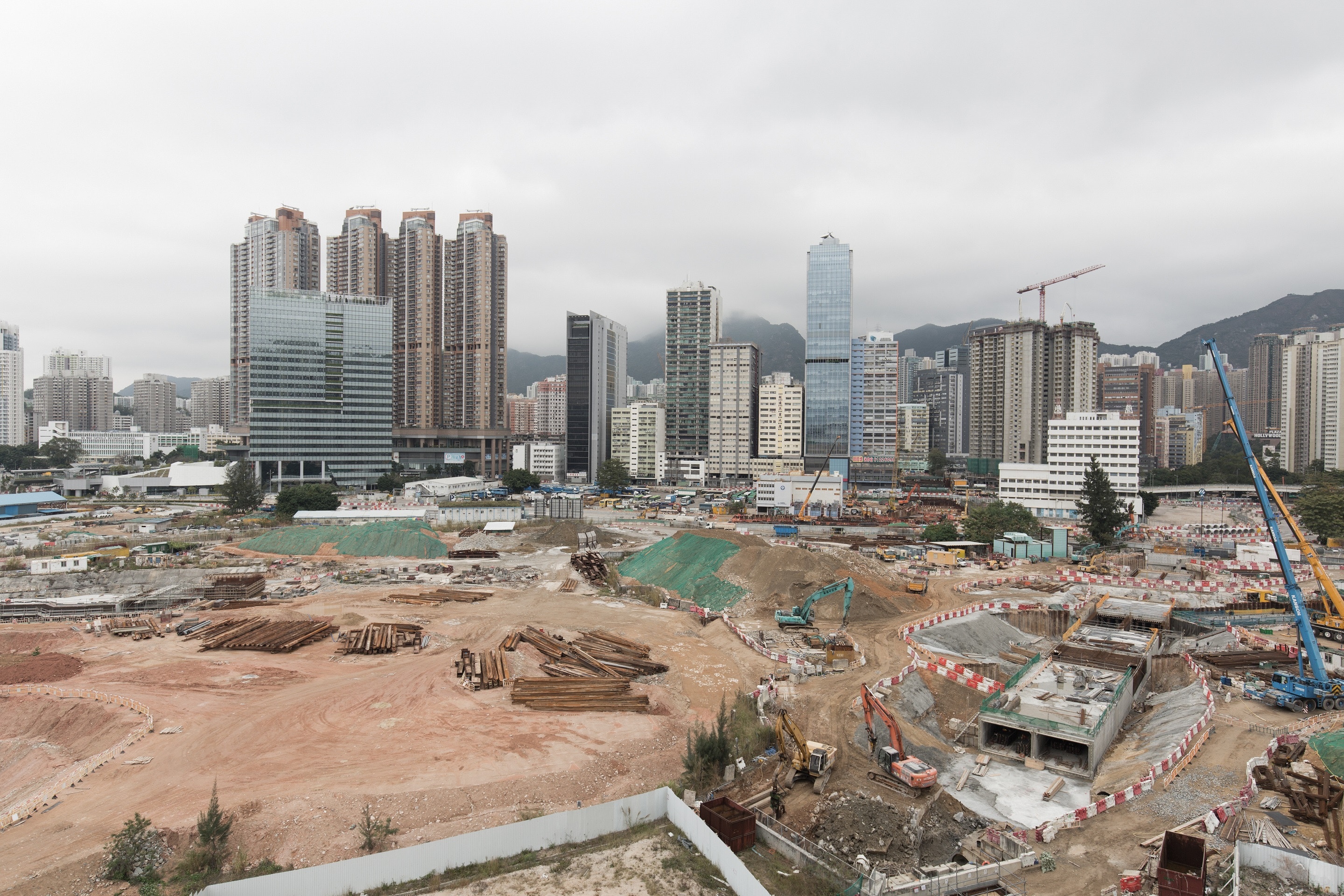【施政報告】梁振英指不可能馬上全部停用棕地