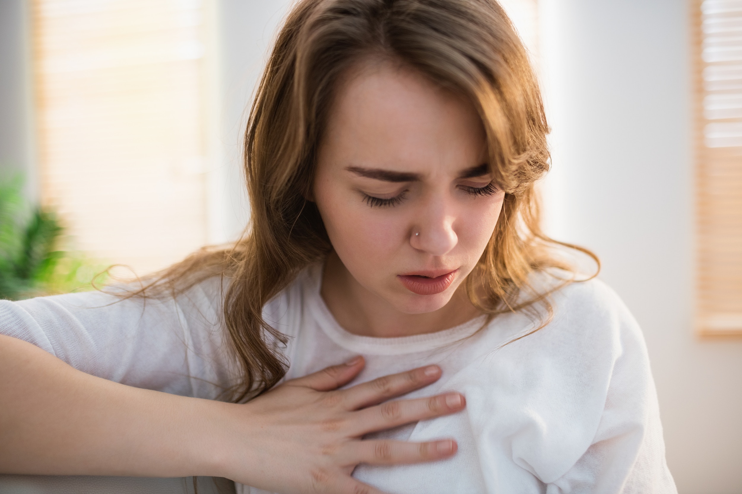 為什麼經前或來經時乳房會脹大？（視覺中國）