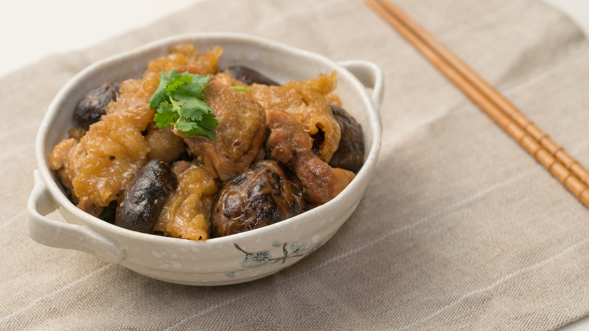 【魚肚冬菇燜雞食譜】秋冬滋潤養顏小菜 魚肚棉花雞軟綿媲美花膠 【魚肚冬菇燜雞食譜】秋冬滋潤養顏小菜 魚肚棉花雞軟綿媲美花膠
