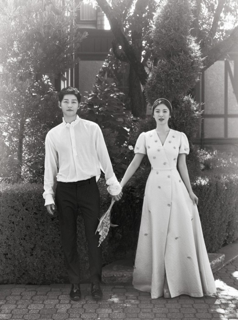 äºäººçç¶ç´äººå¬å¸æ¨æç¼ä½å©ç§ï¼ç¶ä¸­çè£å­æ¯å©ç´é¢¨æ ¼æ¸æ°ãï¼UAAãBlossomå¨æ¨ï¼