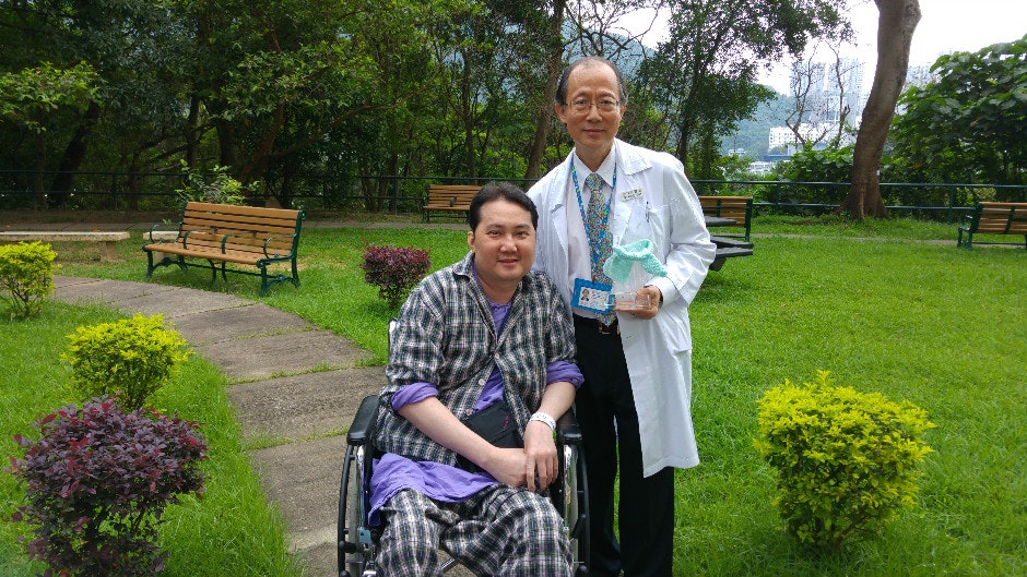 醫身又醫心 紓緩專科開荒牛退休 難忘癌婦贈親織頸巾 醫身又醫心 紓緩專科開荒牛退休 難忘癌婦贈親織頸巾