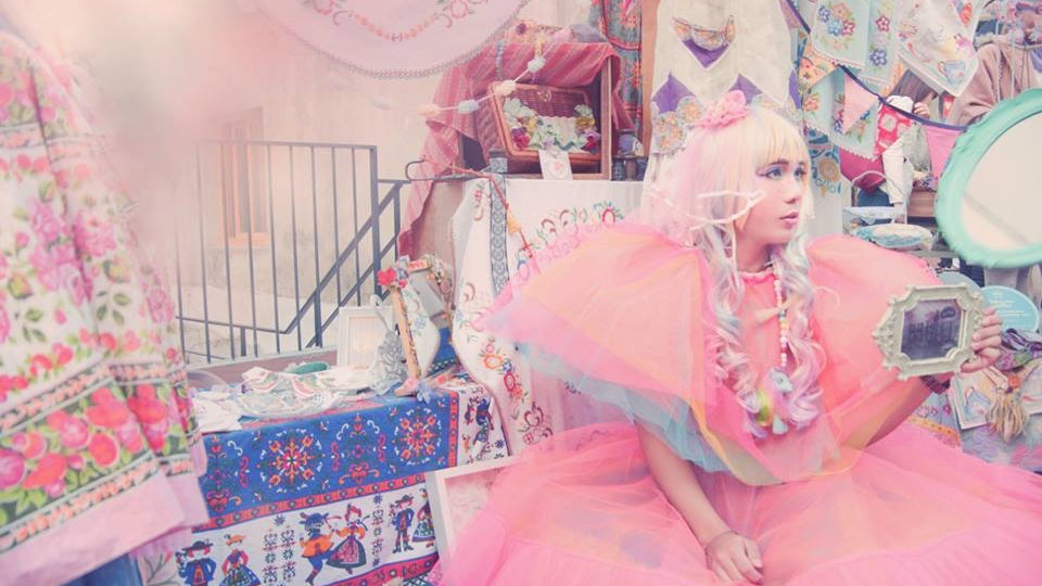獨愛粉紅公主裝 爸爸一句「開心就好」 跨性別公主善良地走下去 獨愛粉紅公主裝 爸爸一句「開心就好」 跨性別公主善良地走下去